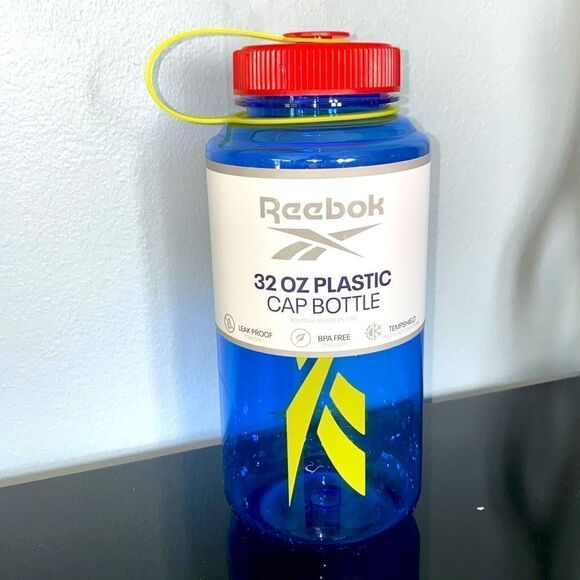 🔥Reebok 32 oz plastic cap bottle New - Picture 1 of 5
